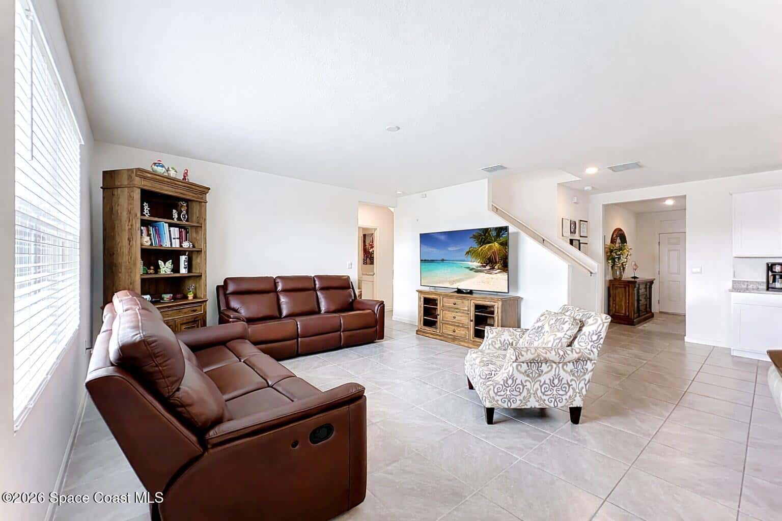 905 Dugan thumbnail 3