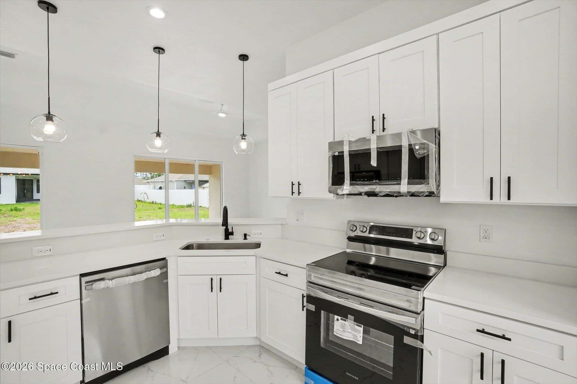 3267 Halacka thumbnail 2