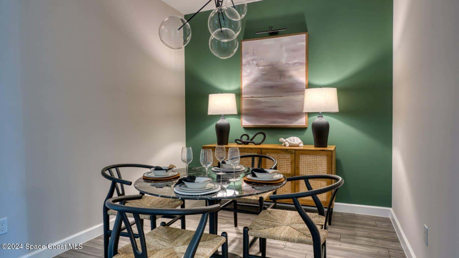 1571 Miraflores thumbnail 4