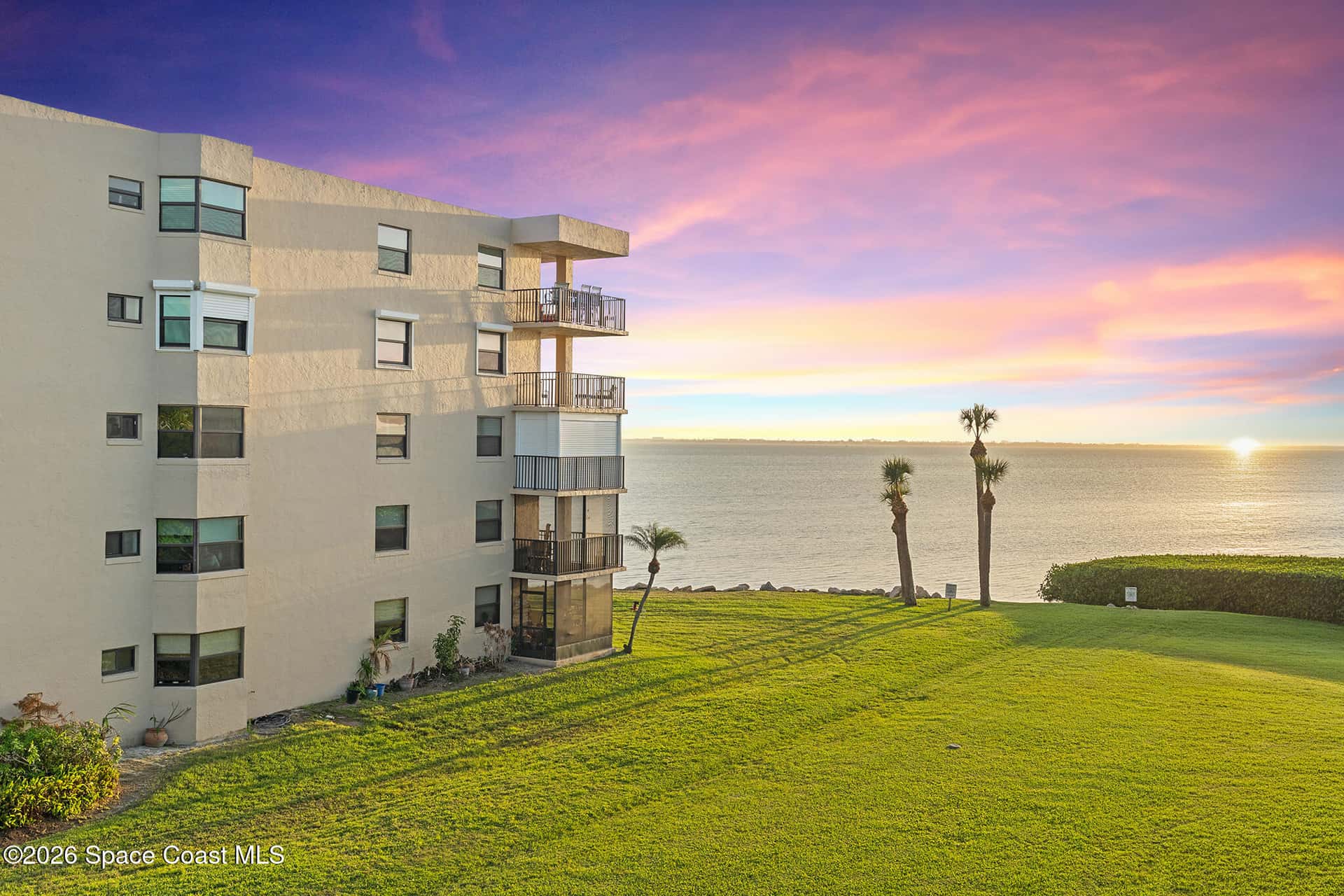 200 International thumbnail 4