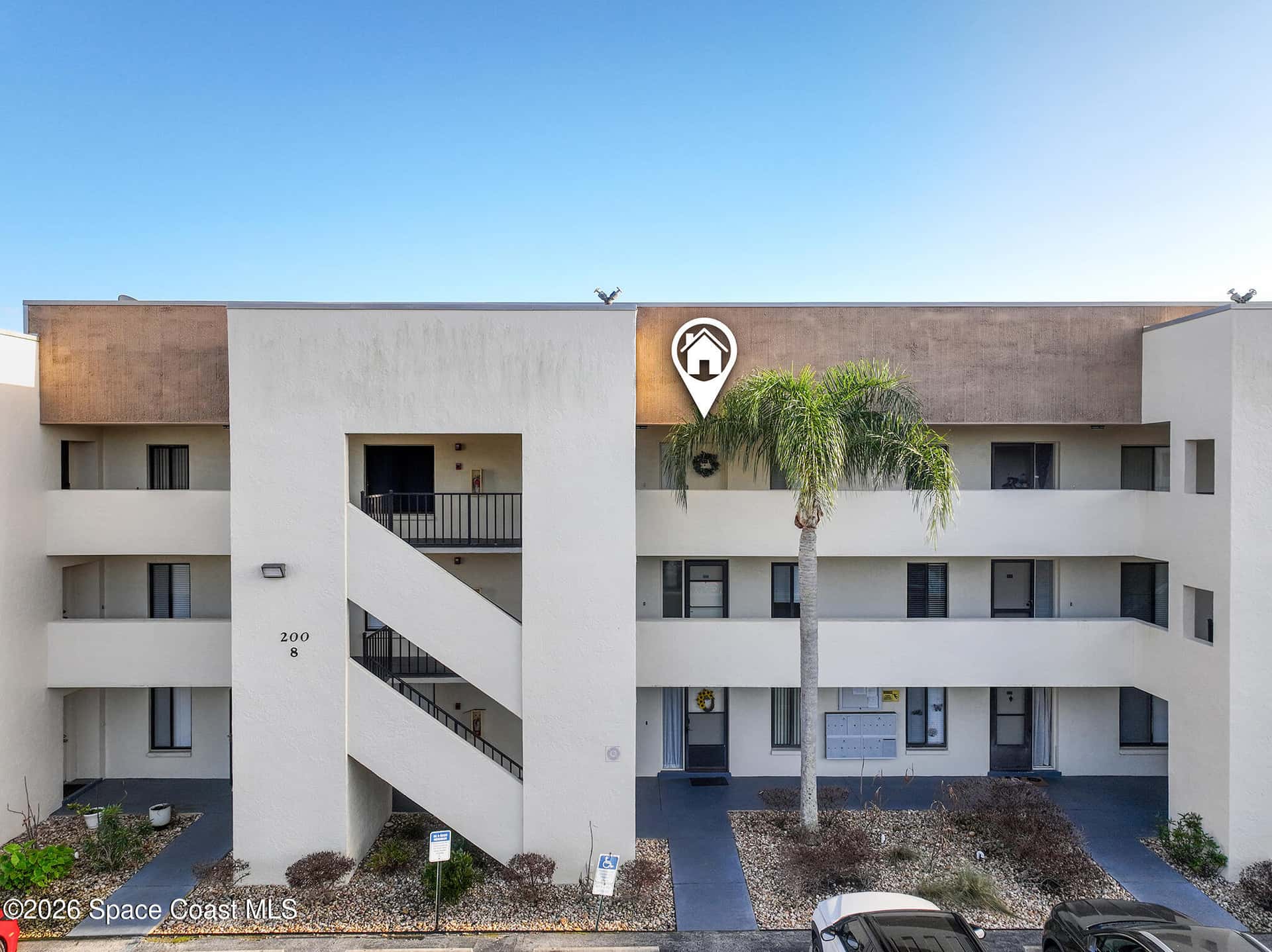 200 International thumbnail 2