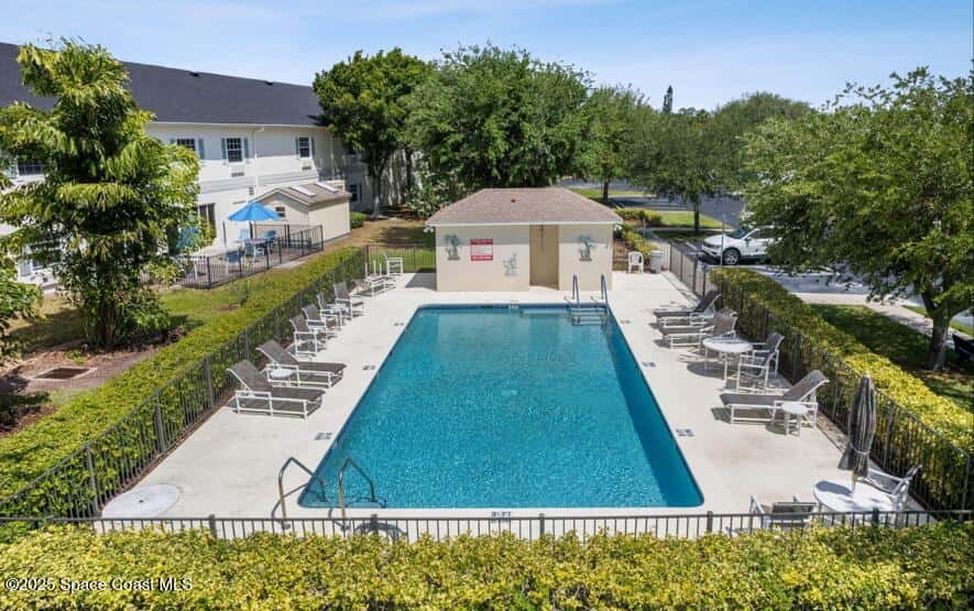 521 Priscilla thumbnail 4