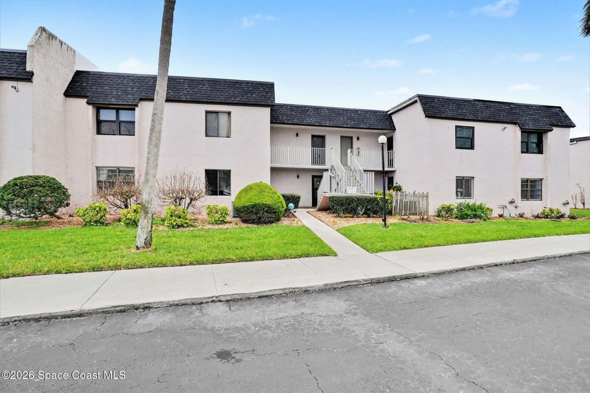 2727 Wickham thumbnail 1