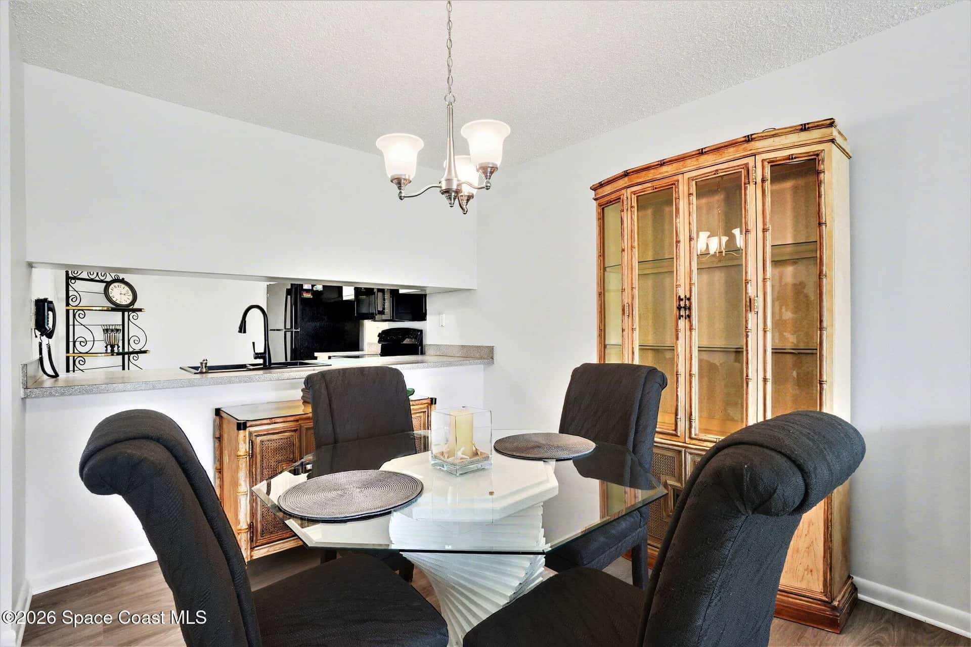 2727 Wickham thumbnail 3