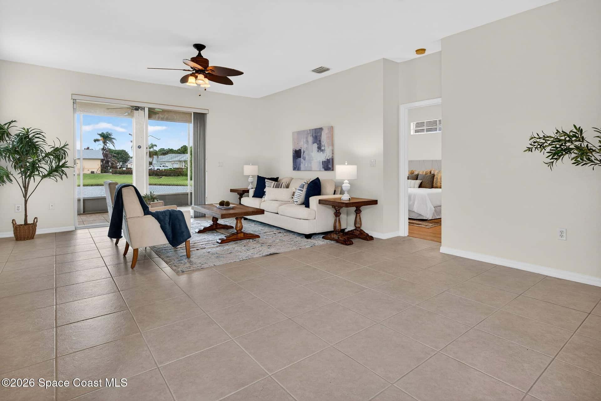 521 Priscilla thumbnail 6