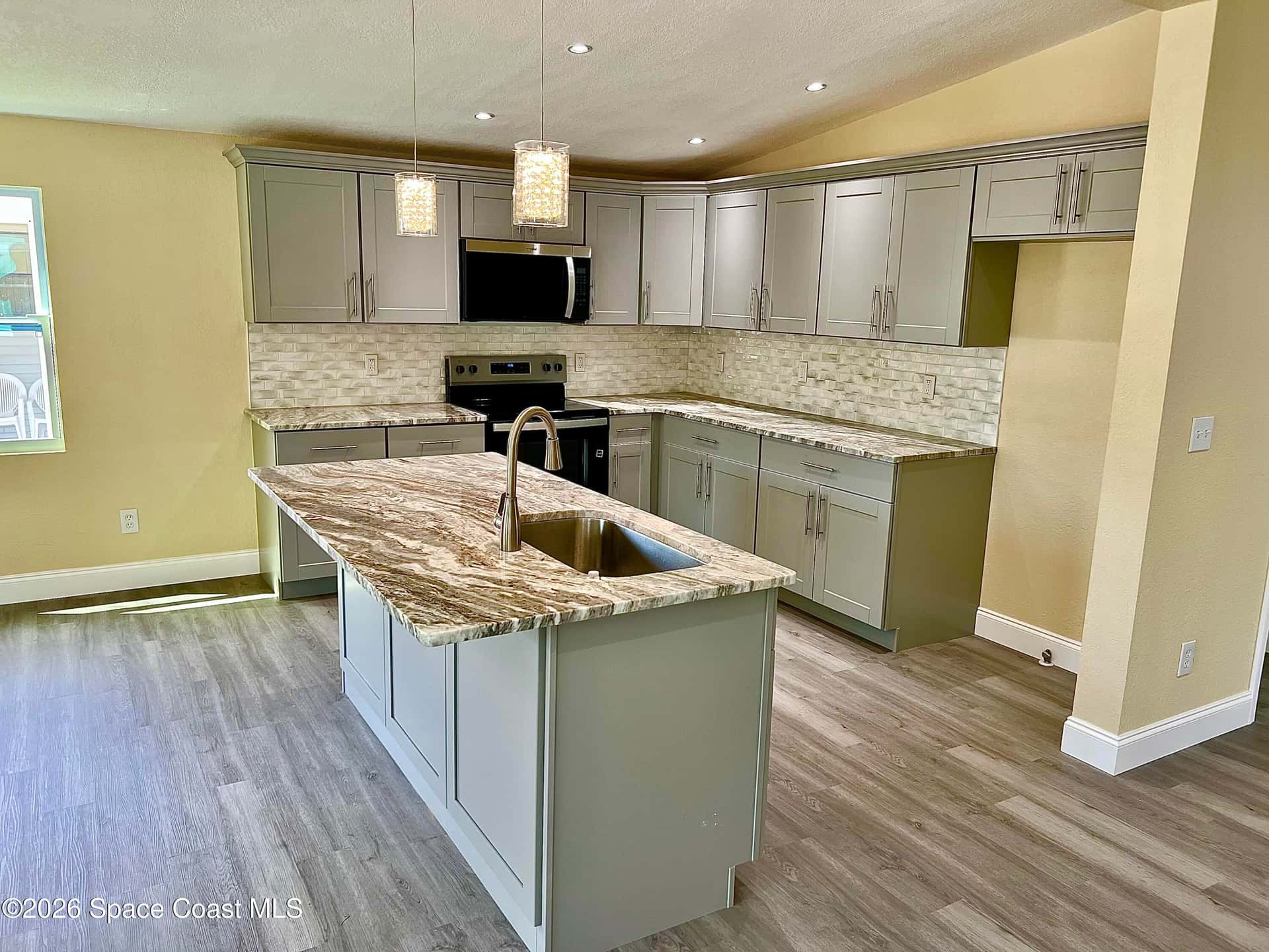 1213 Iriquois thumbnail 6