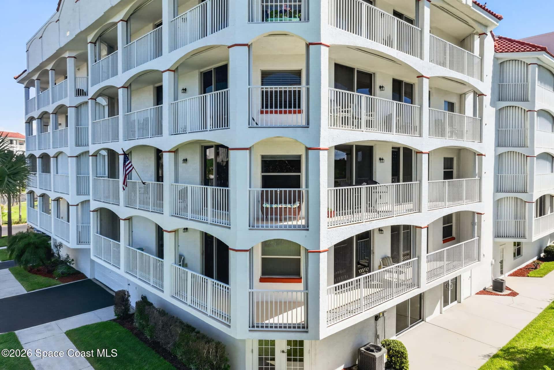 8903 Laguna thumbnail 2