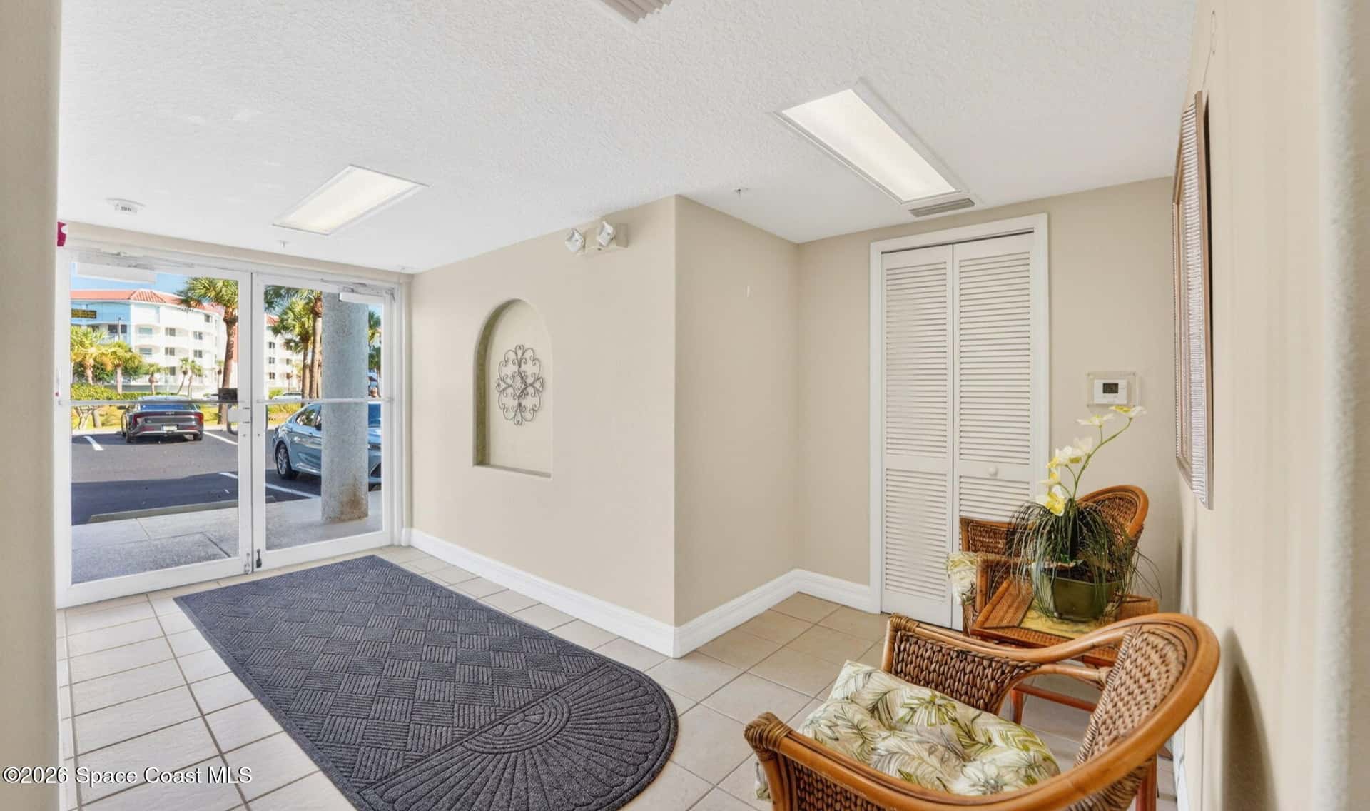 8903 Laguna thumbnail 4
